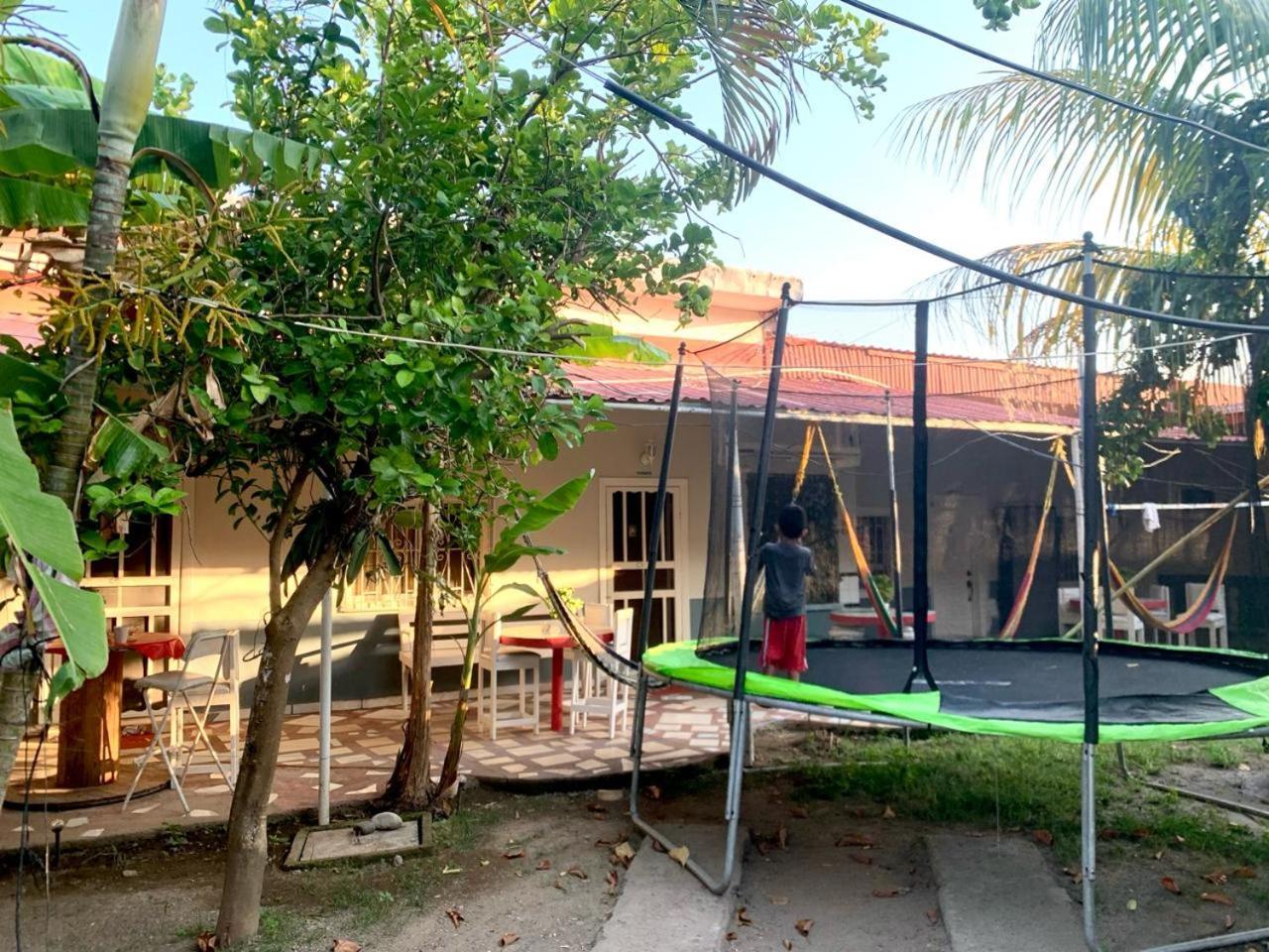 Hotel&Hostal Trinidad La Ceiba Exterior foto